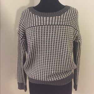 Olive and Oak pull over sweater